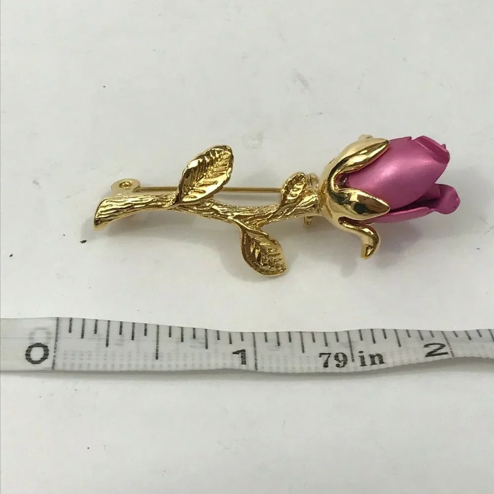 Unbranded gold tone